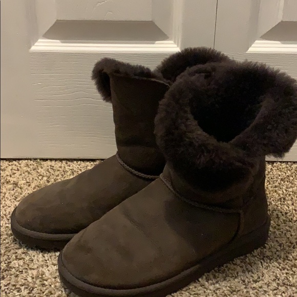 Women’s Brown Ugg Boots - Picture 2 of 3